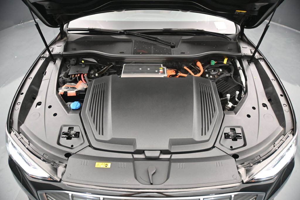 Used 2023 Audi e-tron Premium AWD/4WD image 27