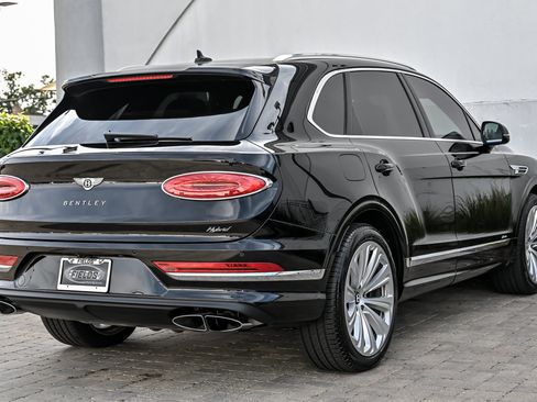 Used 2023 Bentley Bentayga Plug-In Hybrid AWD/4WD image 13