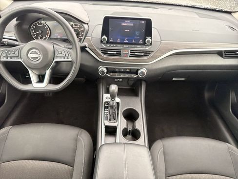 Used 2025 Nissan Altima 2.5 SV FWD image 16