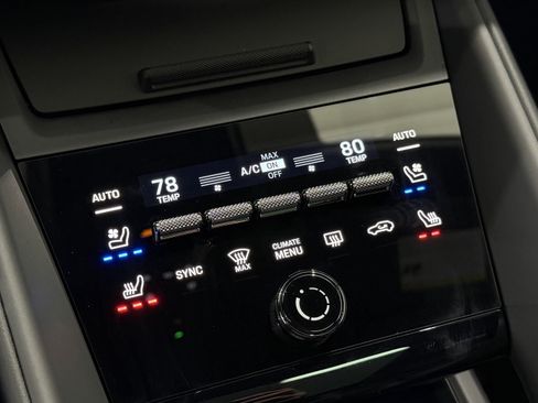 Certified 2025 Porsche Macan 4 Electric image 40