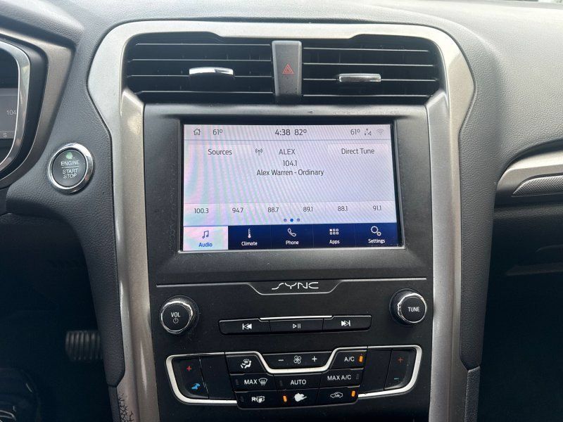 Used 2020 Ford Fusion SE FWD image 25
