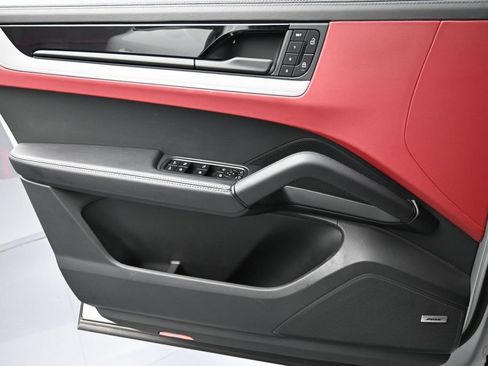 Certified 2024 Porsche Cayenne Coupe AWD/4WD image 25
