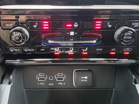 New 2025 Jeep Grand Cherokee Limited w/ Black Appearance Package image 36