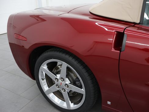 Used 2006 Chevrolet Corvette Convertible w/ Preferred Equipment Group RWD image 22