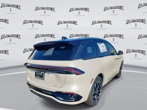 New 2026 Lincoln Nautilus Reserve image 5