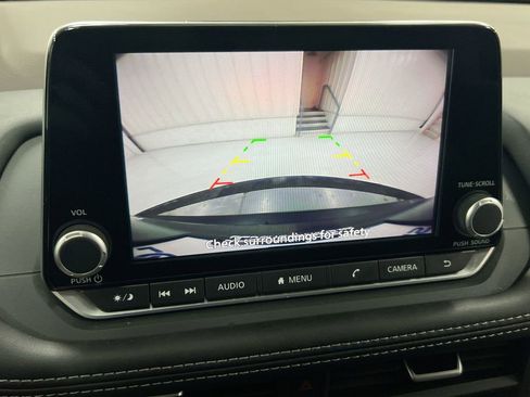 Used 2023 Nissan Rogue S image 15