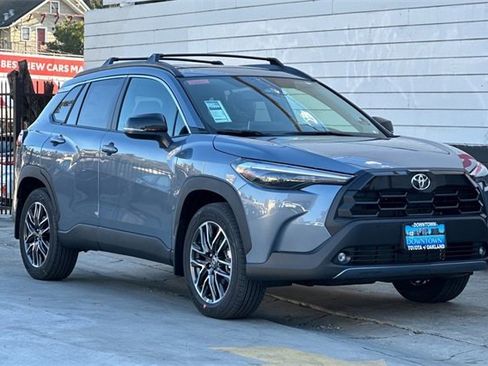 Used 2026 Toyota Corolla Cross XLE image 2