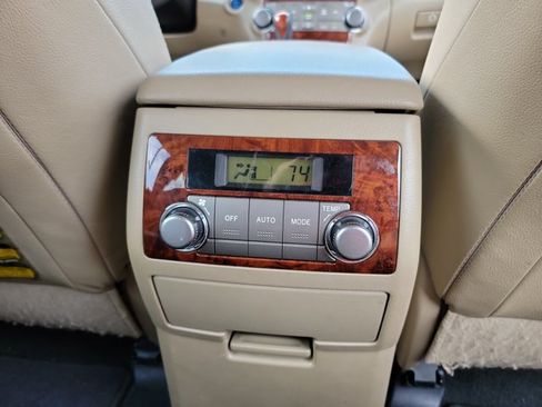 Used 2013 Toyota Highlander Limited AWD/4WD image 17
