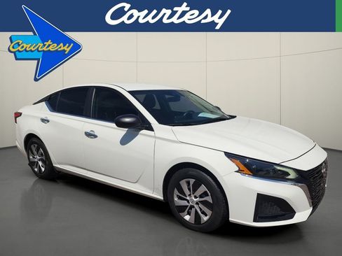 Used 2025 Nissan Altima 2.5 S FWD image 1