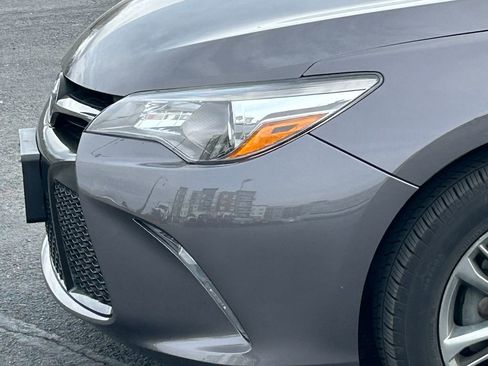 Used 2017 Toyota Camry SE image 12