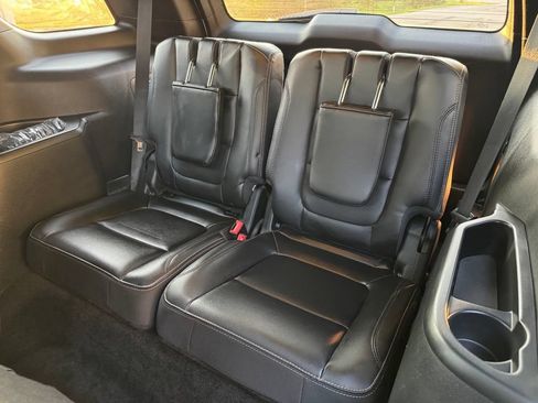 Used 2017 Ford Explorer Limited w/ Equipment Group 301A AWD/4WD image 6