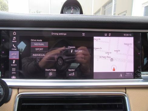 Used 2019 Porsche Panamera 4 image 9