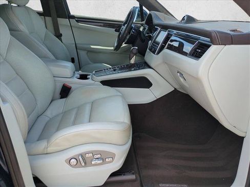 Used 2016 Porsche Macan Turbo AWD/4WD image 23