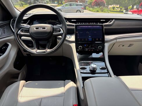 Used 2022 Jeep Grand Cherokee Overland w/ Adv Protech Group III image 9