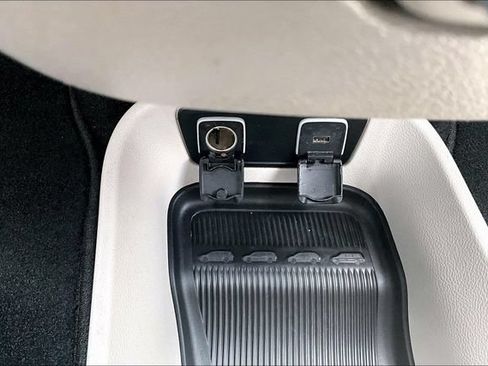 Used 2018 Chrysler Pacifica Limited FWD image 33