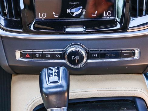 Used 2018 Volvo S90 T5 Momentum w/ Convenience Package FWD image 20