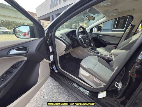 Used 2014 Ford Focus SE FWD image 21