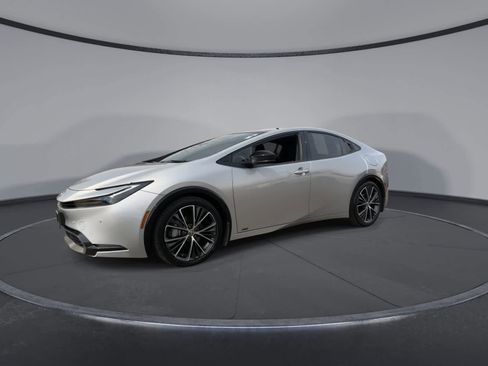 Used 2025 Toyota Prius XLE image 4