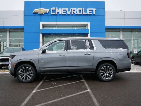 New 2026 Chevrolet Suburban High Country AWD/4WD image 3