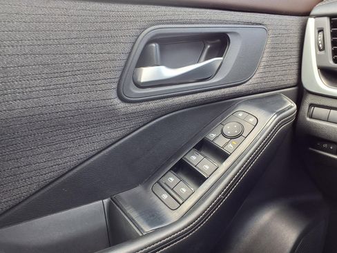 Used 2023 Nissan Rogue SV image 17