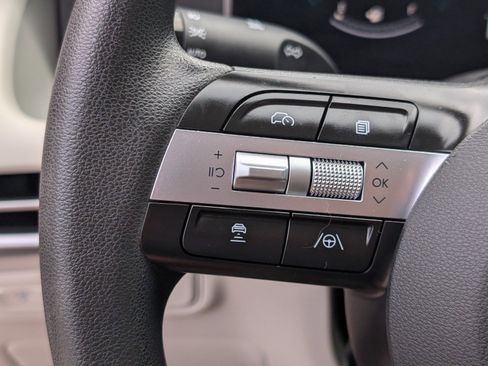 Used 2025 Hyundai Tucson SE image 32