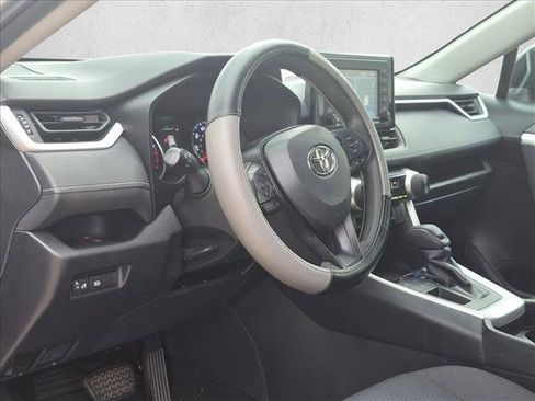 Used 2020 Toyota RAV4 LE FWD image 2