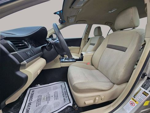 Used 2013 Toyota Camry LE image 10