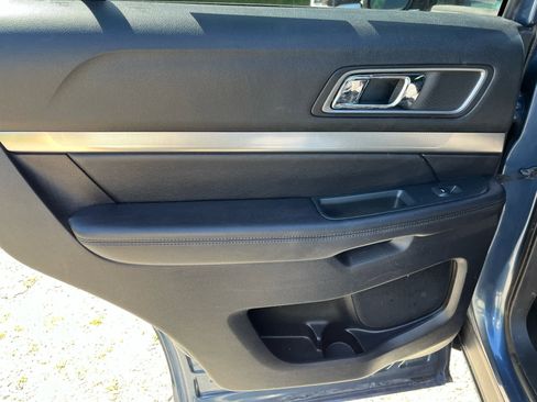 Used 2018 Ford Explorer XLT w/ Equipment Group 201A AWD/4WD image 23