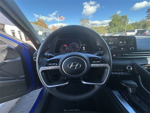 Used 2023 Hyundai Elantra SEL image 18