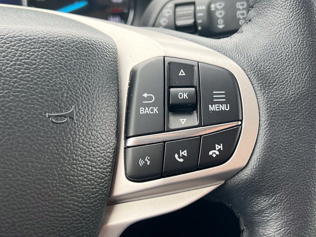 Used 2023 Ford Explorer XLT AWD/4WD image 36