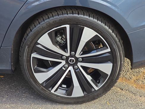 Used 2022 Volvo S60 B5 Momentum w/ Climate Package image 30