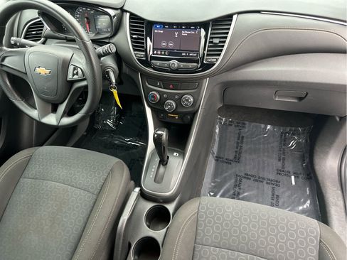 Used 2020 Chevrolet Trax LS image 9