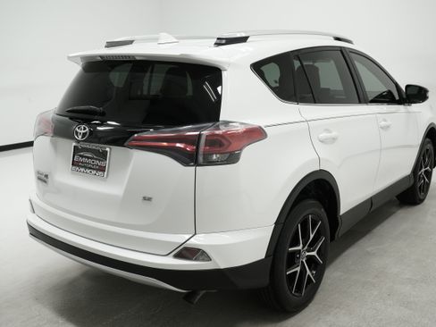 Used 2016 Toyota RAV4 SE FWD image 4