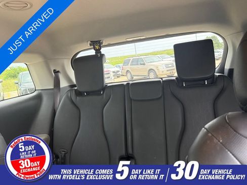 Used 2025 Kia Carnival FWD image 11