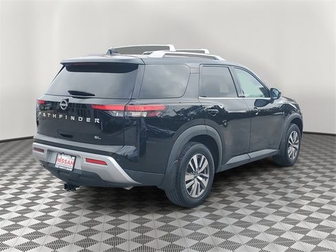 Used 2022 Nissan Pathfinder SL image 2