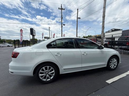Used 2017 Volkswagen Jetta SEL FWD image 12