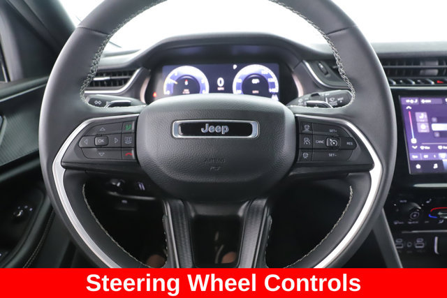 Used 2025 Jeep Grand Cherokee Altitude AWD/4WD image 19
