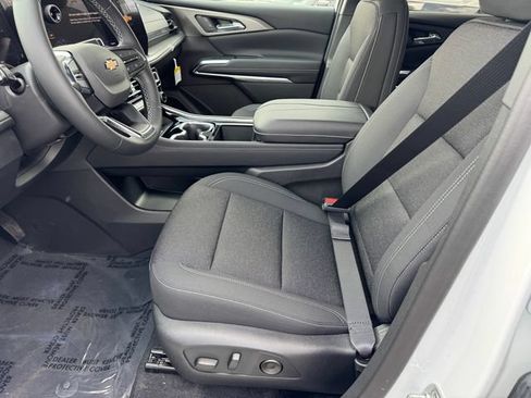 New 2026 Chevrolet Traverse LT w/ Driver Confidence Package FWD image 13