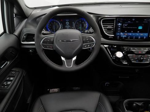 New 2026 Chrysler Pacifica Select image 19