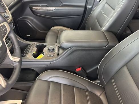 Used 2023 GMC Acadia Denali w/ Denali Ultimate Package AWD/4WD image 18