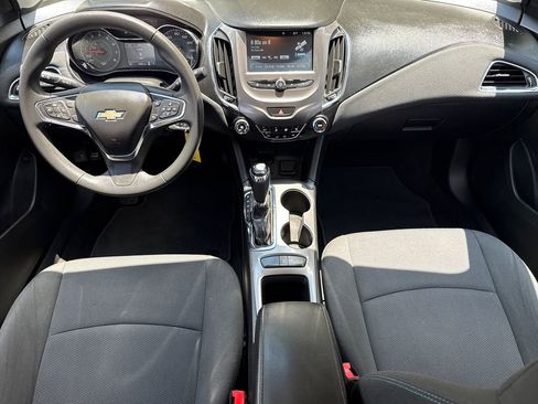 Used 2017 Chevrolet Cruze LT FWD image 11