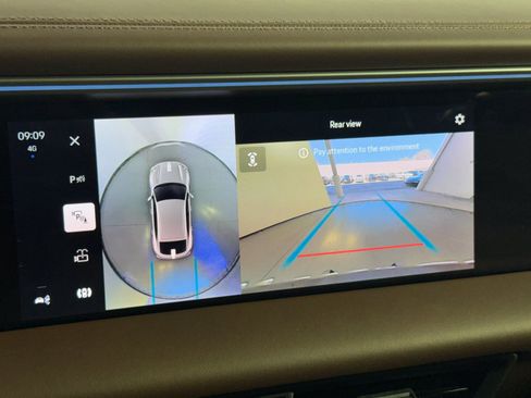 Certified 2025 Porsche Macan 4S Electric AWD/4WD image 24
