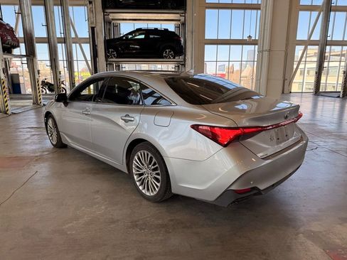 Used 2022 Toyota Avalon Limited w/ Advanced Safety Package image 5