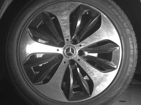 Used 2025 Mercedes-Benz GLB 250 4MATIC image 12