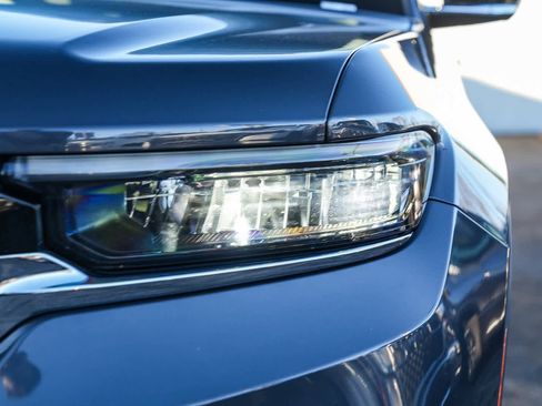 Used 2023 Jeep Grand Cherokee Limited w/ Luxury Tech Group II image 8