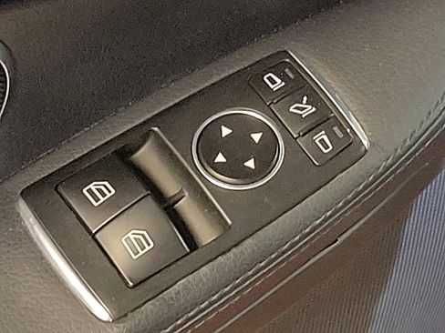 Used 2016 Mercedes-Benz SLK 350 image 27