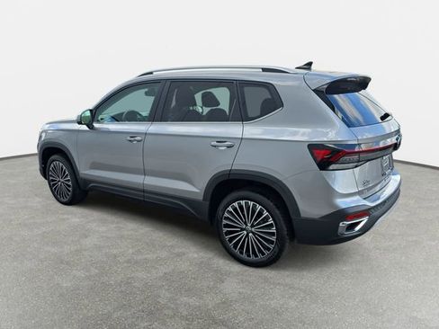 New 2026 Volkswagen Taos SE FWD image 8