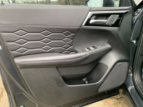 New 2025 Mitsubishi Outlander SEL image 7