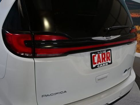 Used 2023 Chrysler Pacifica Limited FWD image 16