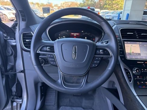 Used 2020 Lincoln Nautilus Reserve image 16